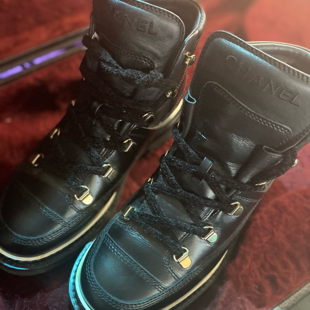 Chanel women’s shoes size 6.5 US